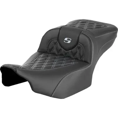 Saddlemen 2024 Harley-Davidson Road Glide Custom FLTRX Roadsofa Extended Reach Seat – without Backrest – Lattice – Silver Stitch – FLTR/FLHX ‘23-‘24